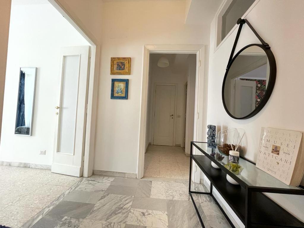 Forty1 Apartment Near Metro Cipro Roma Exterior foto